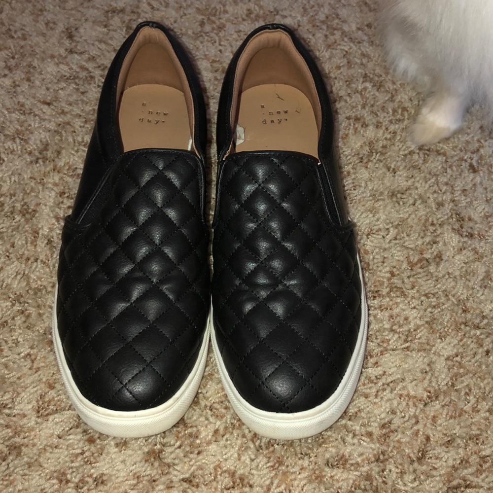 A New Day size 10 quilted shoe